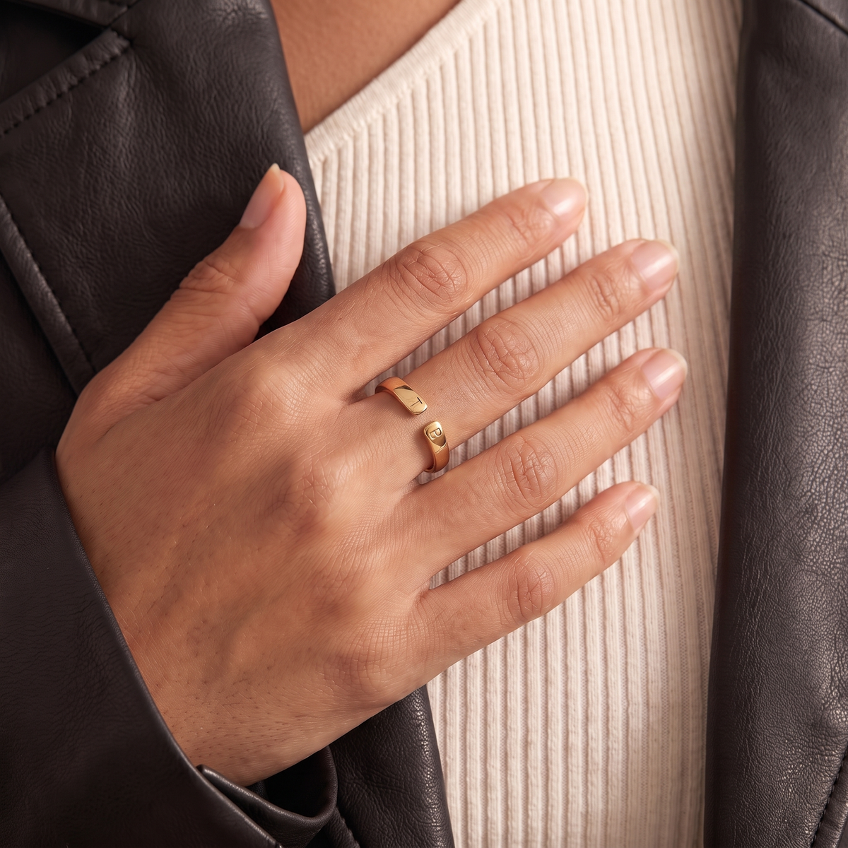 Anillo de inicial doble