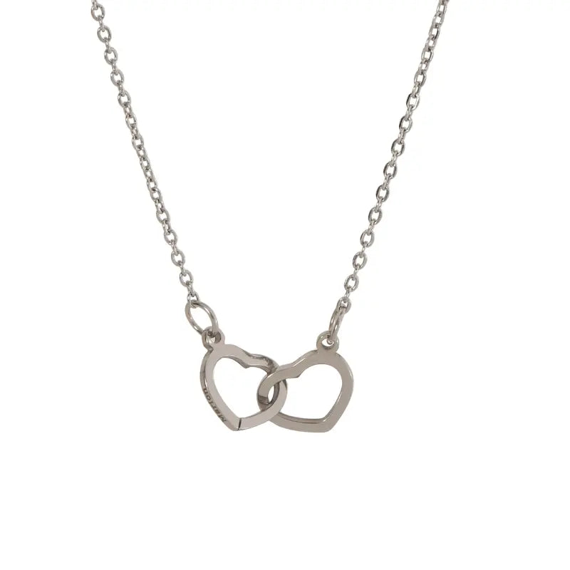 Collar de dos corazones grabados