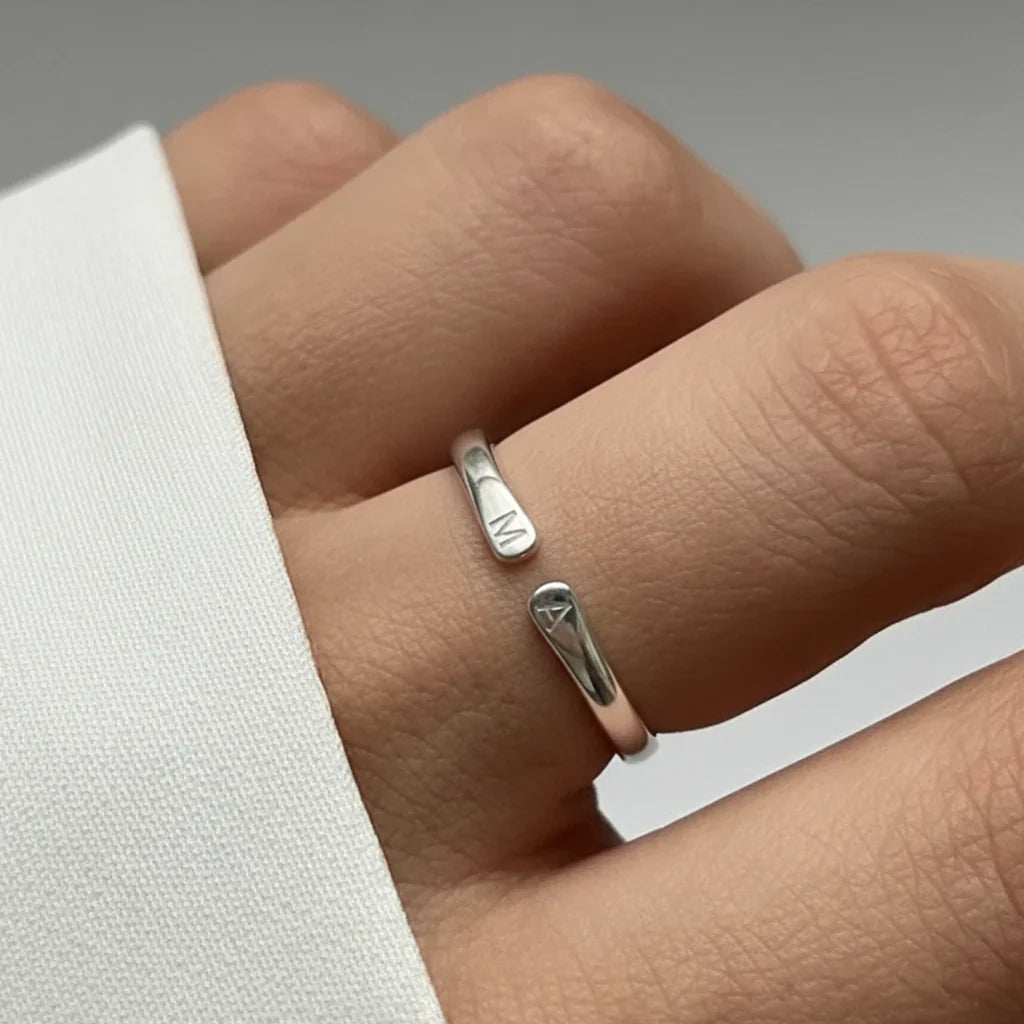 Anillo de inicial doble